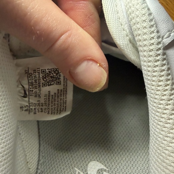 Nike Air Force 1 low-top sneakers in white with a grey swoosh size 8.5 main image 5